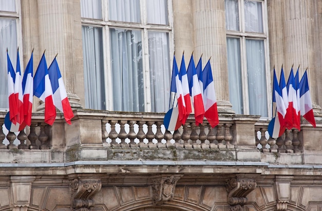 Foto feliz dia da bastilha em 14 de julho ilustração com bandeira francesa e torre eiffel foto de fundo