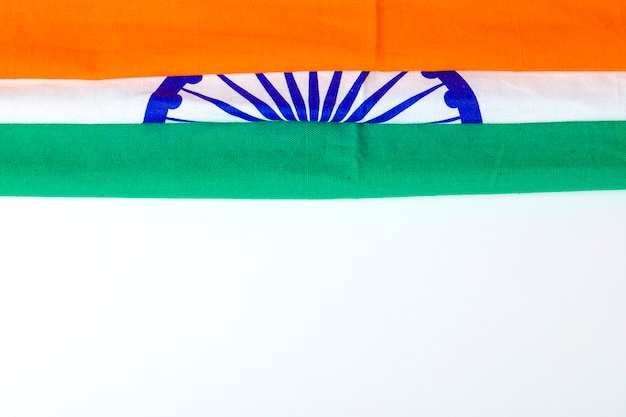 Feliz dia da república índia, bandeira tricolor sobre fundo branco