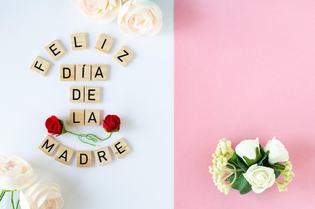 Feliz dia das mães cartão com rosas no fundo branco