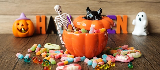 Feliz dia de Halloween com doces fantasma vela abóbora Jack O lanterna e foco seletivo decorativo Truque ou Ameaça Olá outubro outono outono Festa festiva e conceito de férias