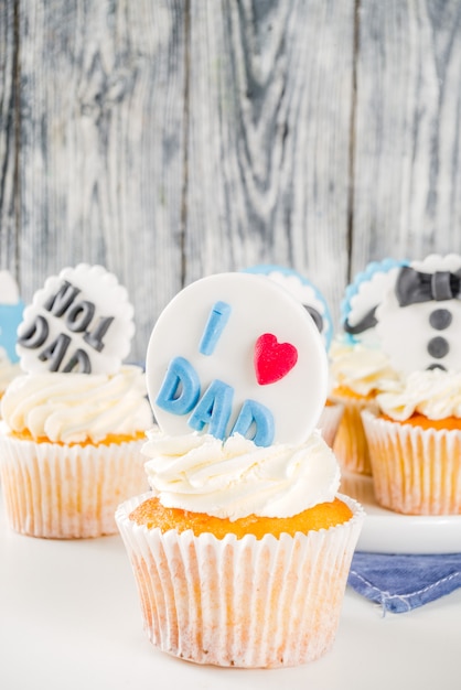 Feliz dia dos pais com cupcakes