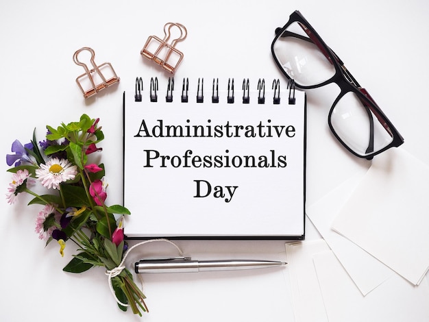 Feliz Día de los Profesionales Administrativos Cuaderno con inscripciones de felicitación