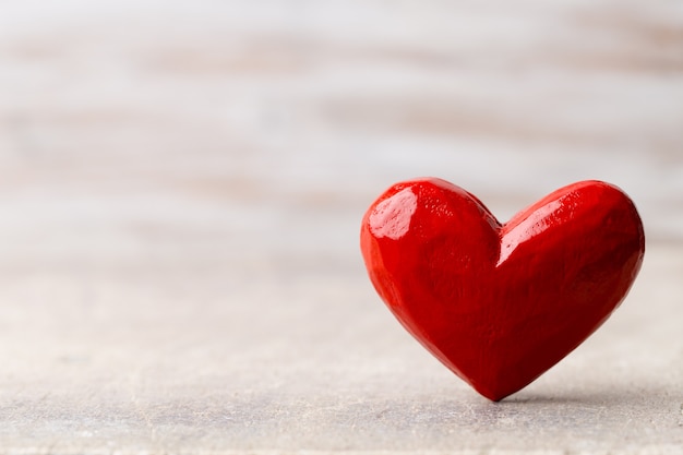 Feliz día de San Valentín corazón rojo con efecto bokeh