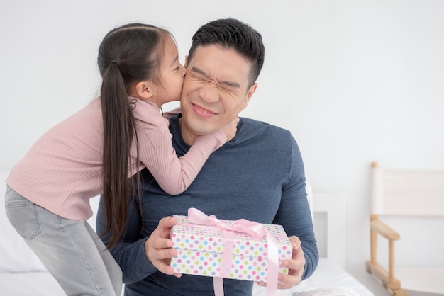 Foto feliz familia amorosa y el día del padre.