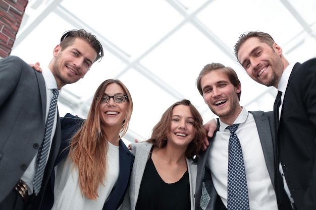 Foto feliz grupo de colegas de oficina