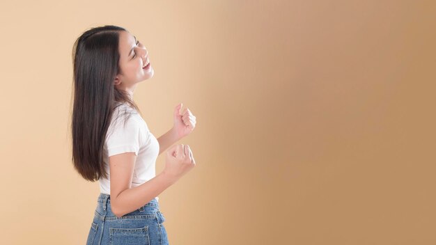 feliz, hermoso, mujer joven