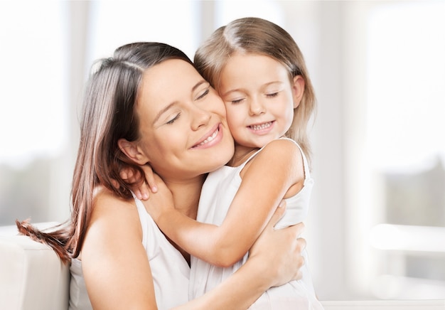 Feliz, madre e hija, abrazar