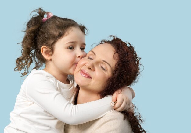 Feliz, madre e hija, abrazar