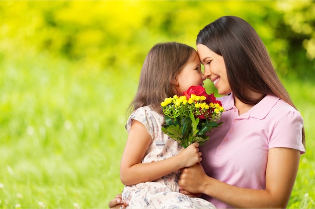 Feliz, madre e hija, abrazar