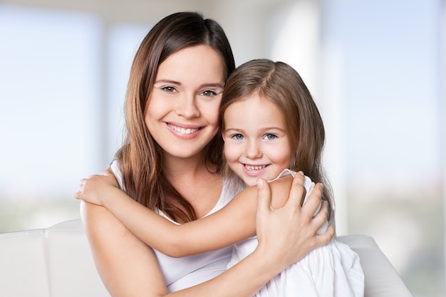 Feliz, madre e hija, abrazar