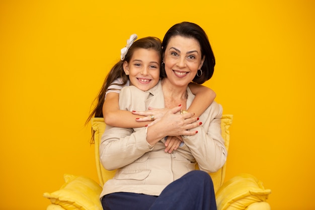 Foto feliz, madre e hija