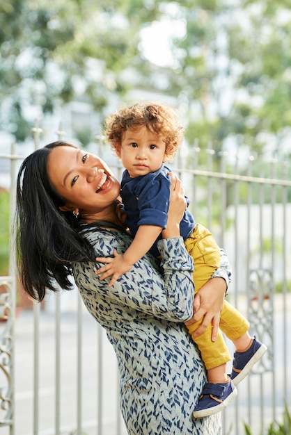 Feliz madre e hijo