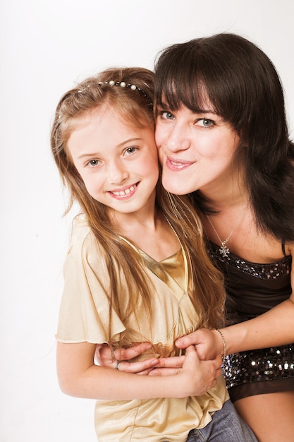 Foto feliz madre y su pequeña hija