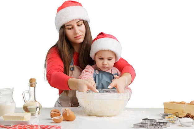 feliz mãe e filha preparando pastéis de nata