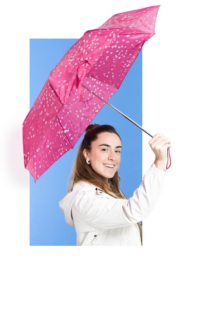 feliz, mujer joven, tenencia, un, paraguas