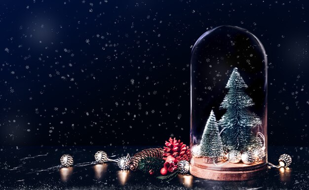 Feliz Natal com visco e ícone de caixa de presente com árvore de Natal