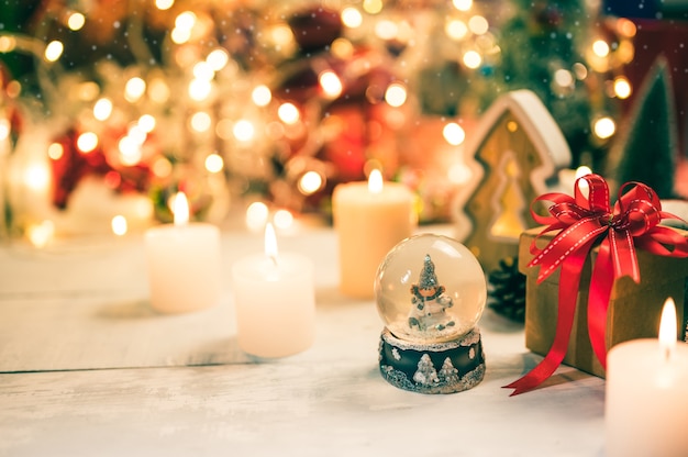 Feliz Natal e Feliz Ano Novo. Decoração do feriado de temporada de inverno com presentes e presentes.