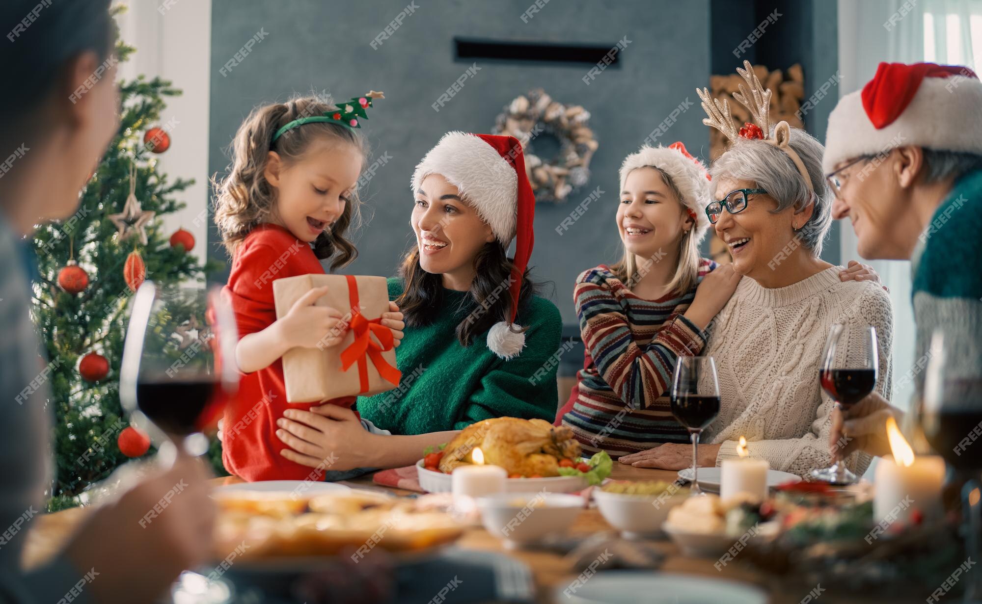 imagem de família feliz comemorando o natal 1249961 Foto de stock no  Vecteezy