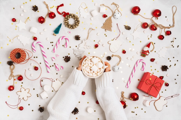 Feliz Navidad y felices fiestas. Accesorios de navidad juguetes para árboles