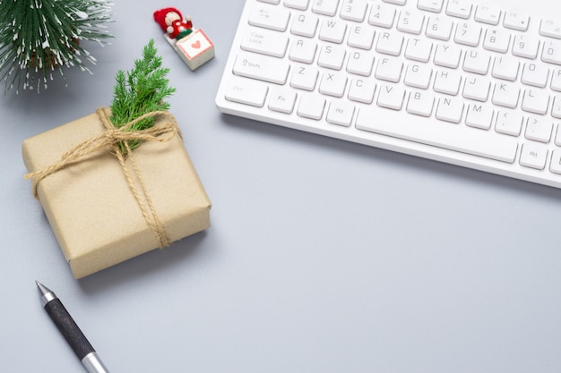 Feliz Navidad y feliz año nuevo espacio de trabajo de oficina escritorio