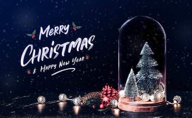 Feliz Navidad y feliz año nuevo con muérdago con árbol y cadena ligera y piña