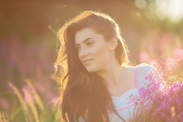 Foto feliz, niña joven, sonriente