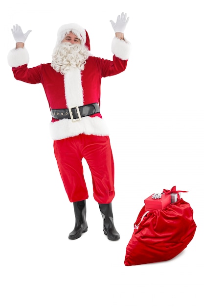 Foto feliz papá noel con saco lleno de regalos.