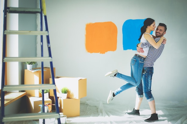 feliz, pareja joven, mudanza, en, nueva casa, pareja joven