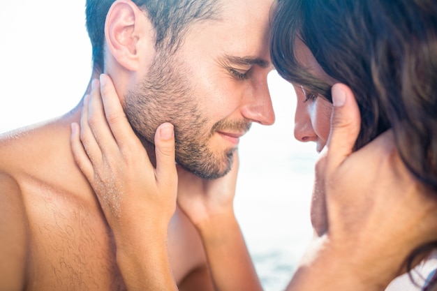 Feliz pareja sonriendo