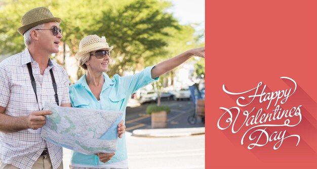 Foto feliz pareja de turistas usando un mapa en la ciudad contra el feliz día de san valentín