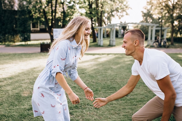 Feliz pareja de vacaciones