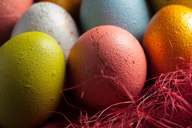 Feliz Páscoa! Ovos de Páscoa em madeira