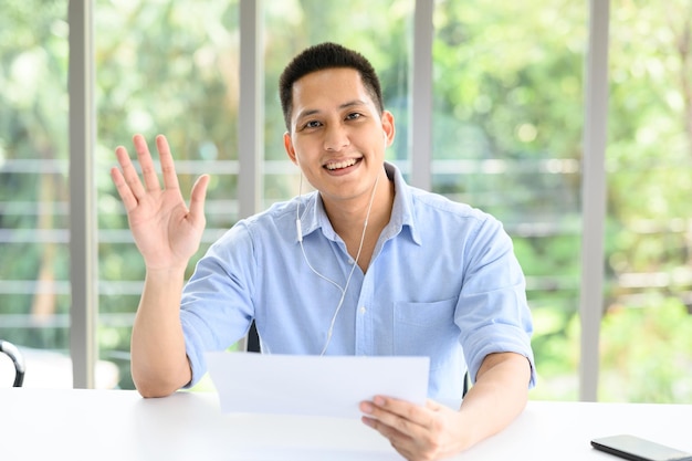 feliz, sonriente, hombre asiático