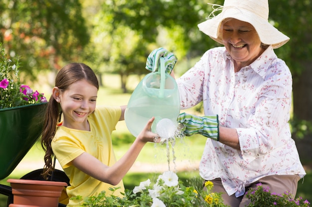 Feliz, vó, com, dela, neta, jardinagem