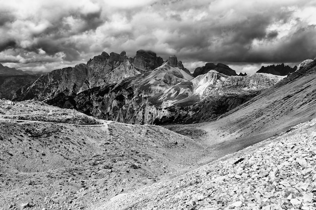 Felsberge gegen Wolken