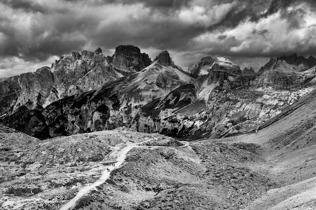 Felsberge gegen Wolken