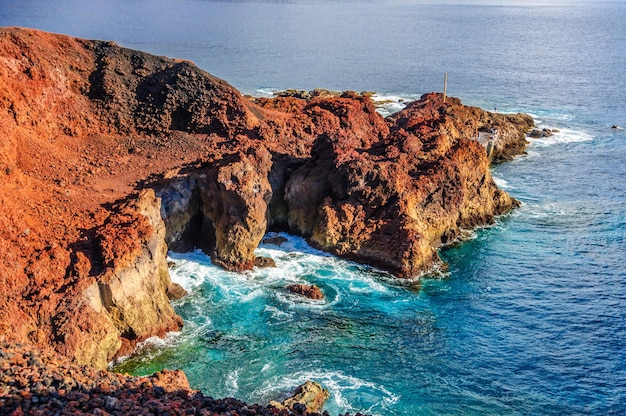 Felsen an der Nordwestküste von Teneriffa in der Nähe von Leuchtturm Punto Teno Kanarische Inseln