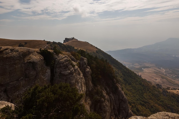 Felsen an der Spitze des Demerdzhi-Gebirges