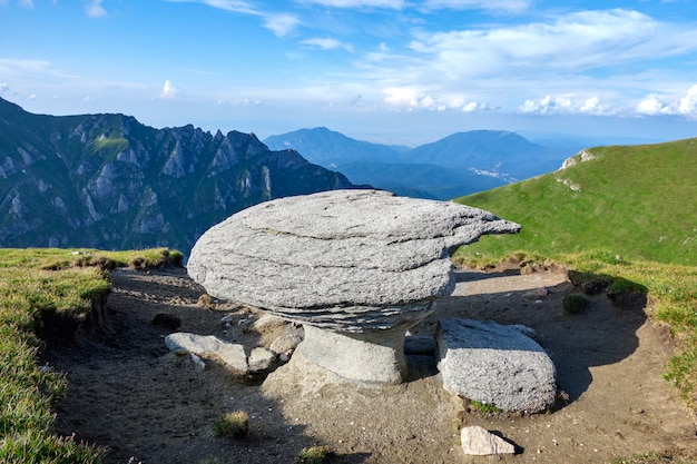 Felsen der Bucegi Berge in Rumänien