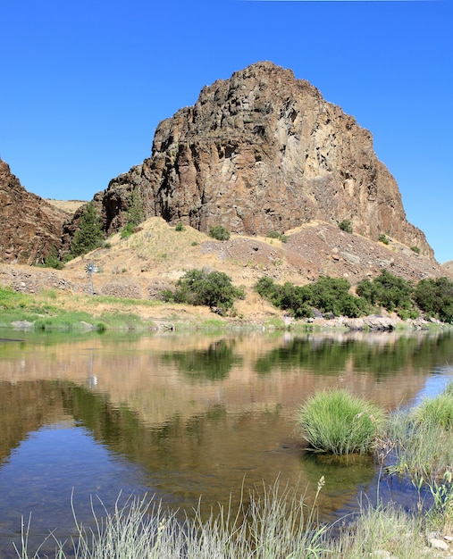 Foto felsen entlang john day river in mitteloregon