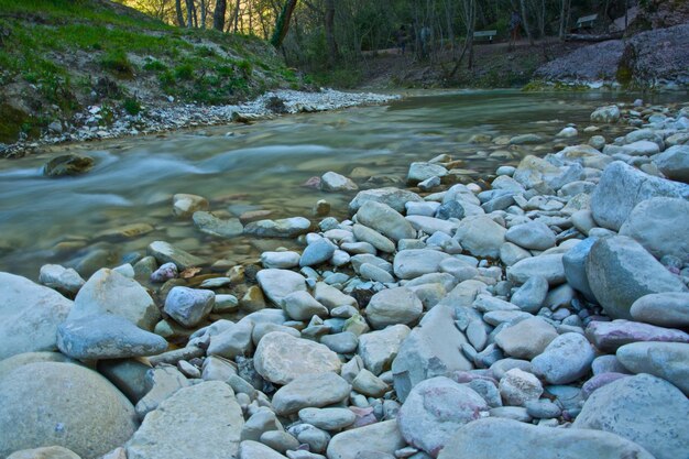 Foto felsen im strom