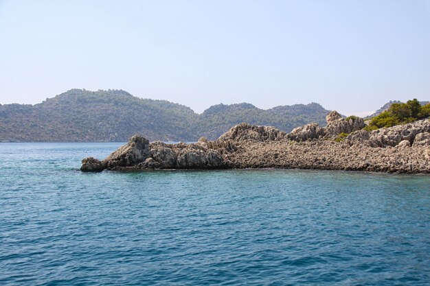 Felsen und Meer in der Türkei