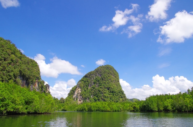 Felsen und Meer in Krabi Thsiland