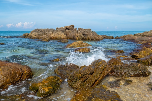 Felsen und Meer