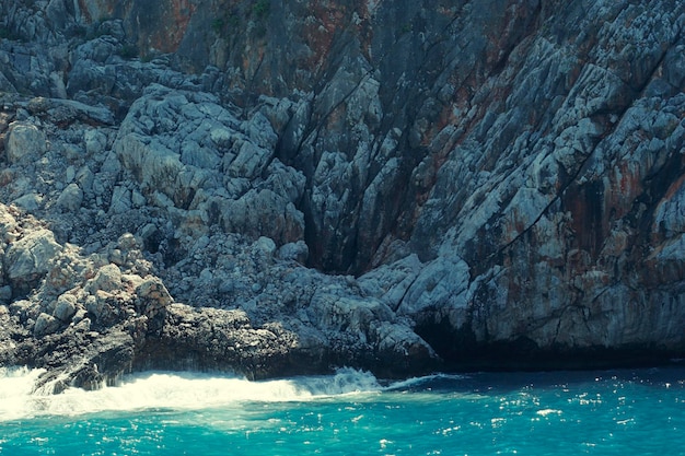 Felsenmeer und Welle in der Türkei