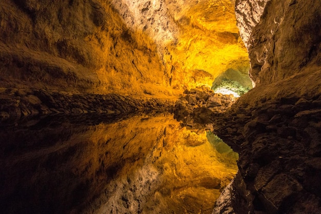 Foto felsformationen in einer höhle