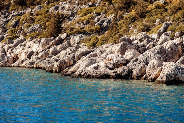 felsige küste der region meer