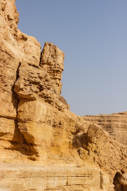 Felsrelief in der Judäischen Wüste in Israel