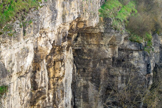 Felswand des Smotrych River Canyon in Kamianets Podilskyi, Ukraine.