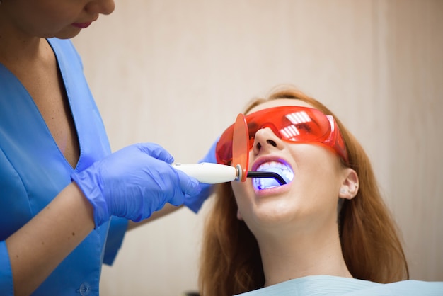 Femininas, dentistas, tratando, paciente